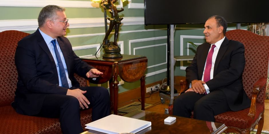 وزيرا الخارجية والبترول يبحثان التعاون بين الوزارتين لجذب الاستثمارات الأجنبية الي قطاع البترول