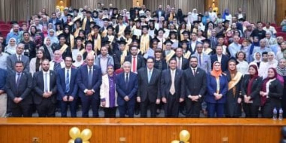 رئيس جامعة القاهرة يشهد احتفالية نادى أعضاء هيئة التدريس لتكريم أبناء الأعضاء