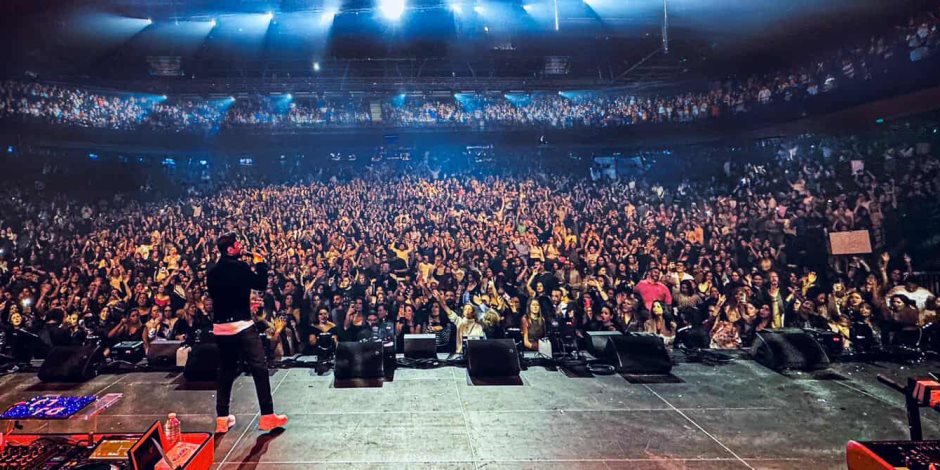 تامر حسني يشعل باريس في حفل جماهيري ضخم بمسرح “دوم دو”.. آلاف الحضور يهتفون لنجم مصر والعرب ويغلقون شوارع العاصمة الفرنسية