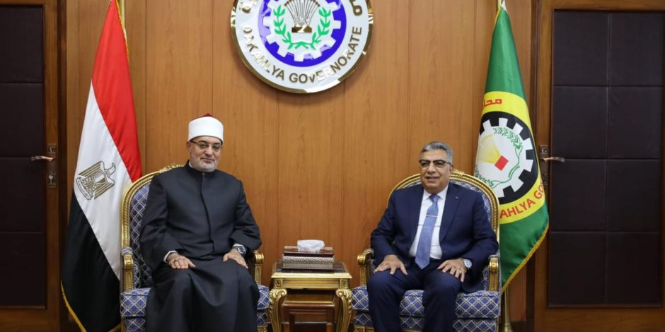 محافظ الدقهلية يستقبل المفتى فى إطار احتفال جامعة المنصورة بعيد العلم