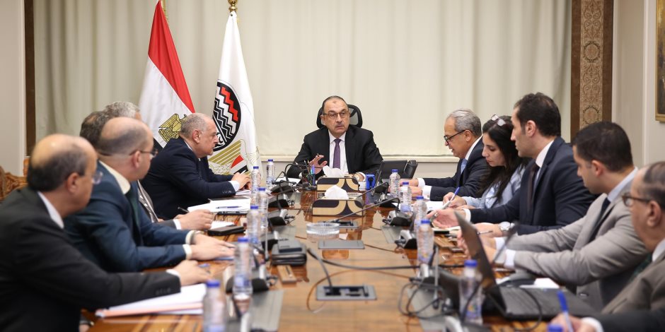 وزير قطاع الأعمال يجتمع بالرؤساء التنفيذيين للشركات القابضة لمتابعة تطبيق «ERP»