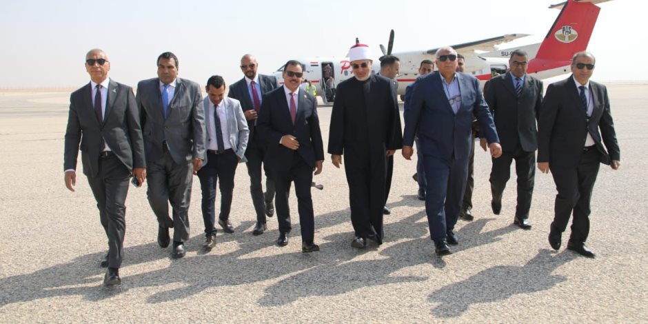 محافظ الوادي الجديد يستقبل مفتي الجمهورية ويزرع نخلة فى حديقة المسئولين