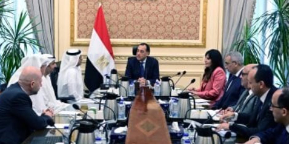 رئيس الوزراء يتابع مستجدات الموقف التنفيذي لمشروع رأس الحكمة
