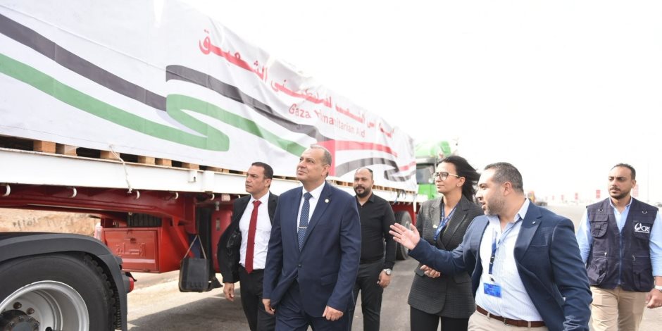 مصر تطلق القافلة الإغاثية رقم 14 إلى قطاع غزة لدعم الأشقاء الفلسطينيين