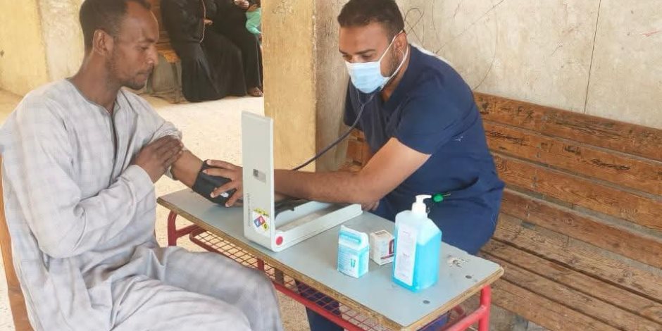 وزارة الصحة توفر الرعاية الطبية للناخبين أمام لجان الاقتراع في الأقصر وأسوان
