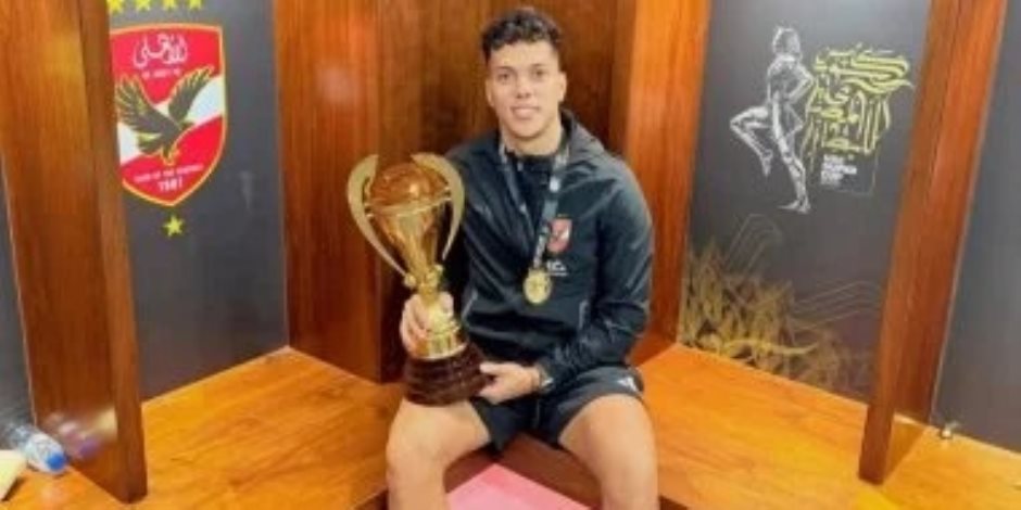 إمام عاشور يحتفل بالتتويج مع الأهلي بكأس السوبر ويعلق : الحمدلله.. صور