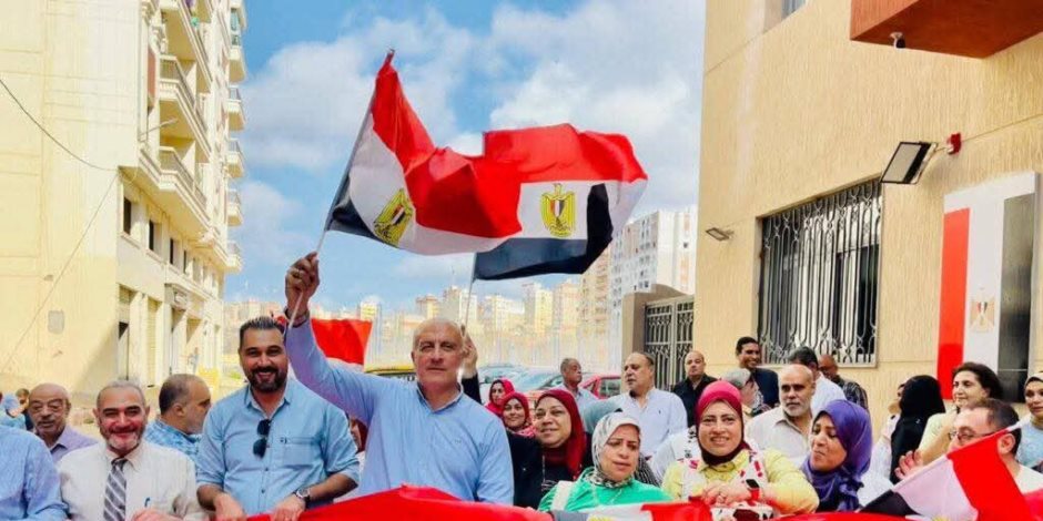 رافعين الأعلام المصرية.. إقبال كثيف على لجان الإسكندرية في انتخابات مجلس النواب 2025