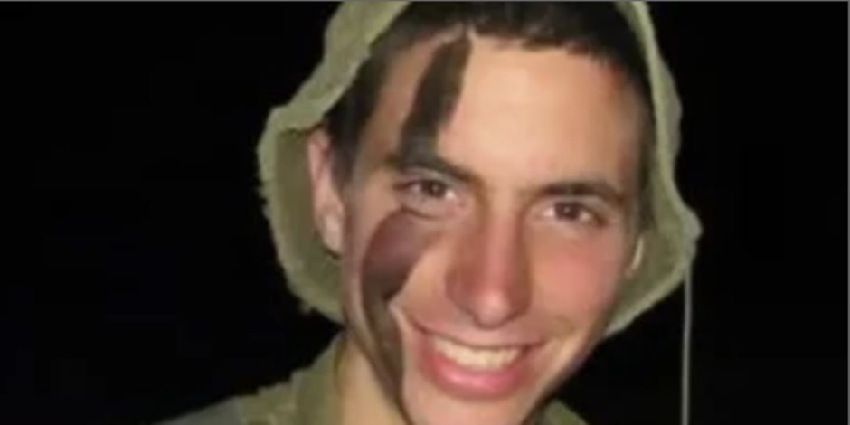 إعلام عبري: عائلة الجندى هدار جولدن ترفض طلب نتنياهو بزيارة منزلهم لتقديم العزاء