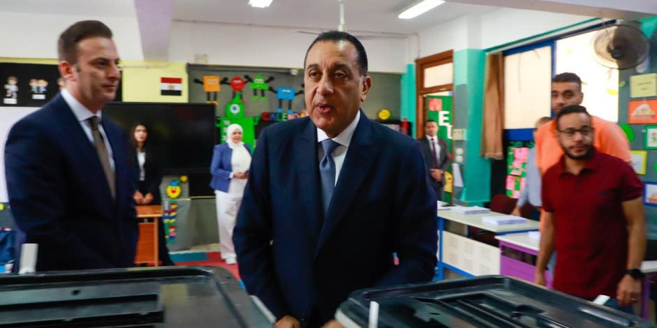 رئيس الوزراء يدلى بصوته بانتخابات مجلس النواب بلجنة المدرسة اليابانية بالشيخ زايد