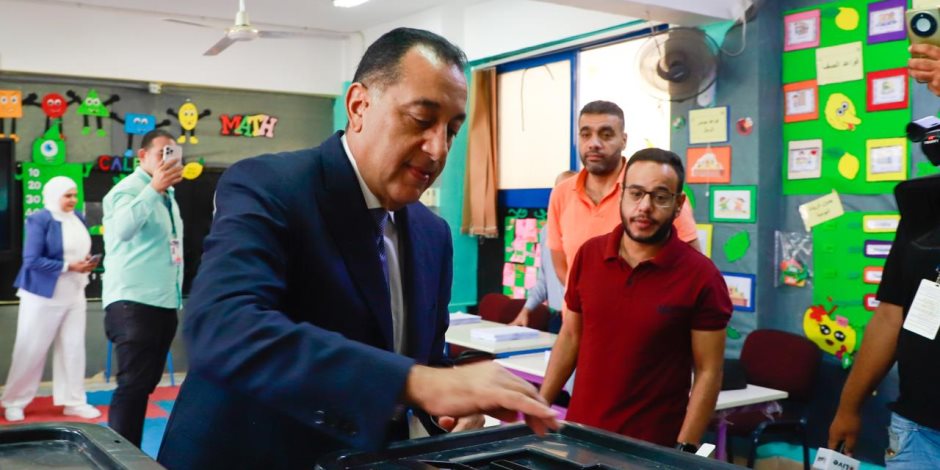 رئيس الوزراء يصل المدرسة اليابانية بالشيخ زايد للتصويت بانتخابات مجلس النواب