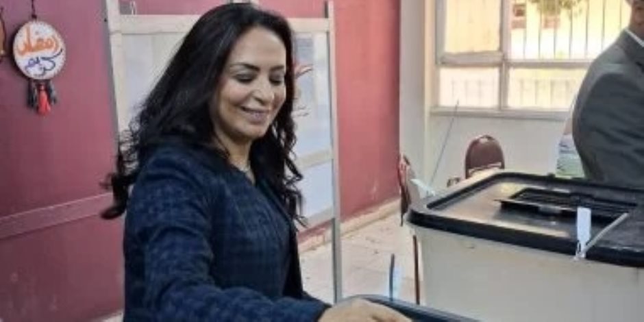 في انتخابات النواب .. وزيرة التضامن تدلي بصوتها بمدرسة بدر الإعدادية بالدقي