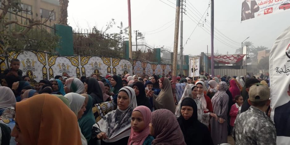 إقبال كبير من السيدات علي لجان الاقتراع برأس غارب بمحافظة البحر الاحمر