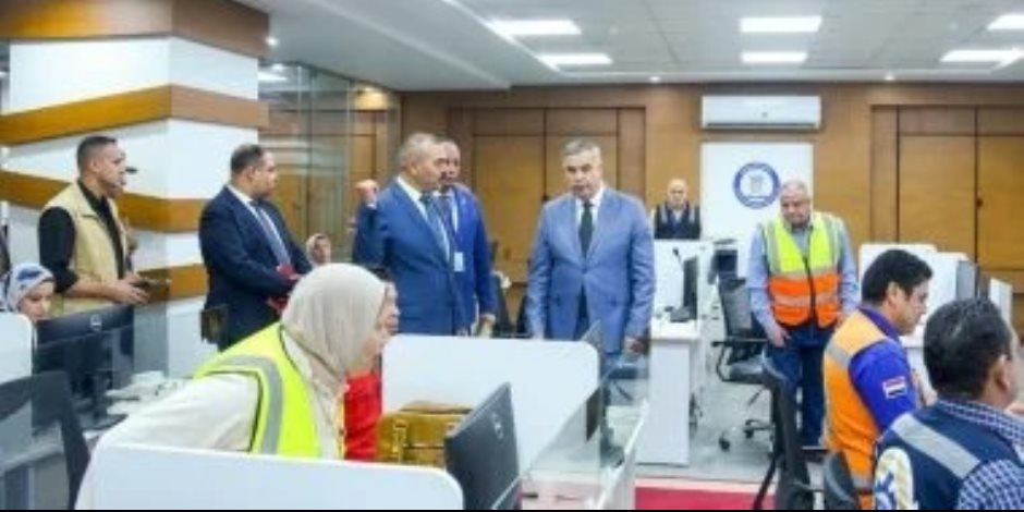 محافظ الإسكندرية يتابع انتخابات النواب من غرفة العمليات.. ويؤكد: جاهزون لأى مستجد