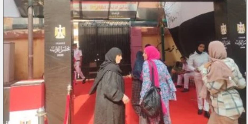 إقبال كثيف للناخبين على لجان الهرم للإدلاء بأصواتهم فى انتخابات النواب
