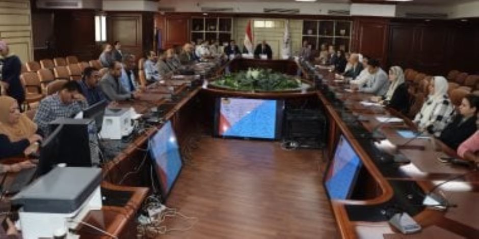 محافظ بني سويف يتابع من غرفة العمليات ومركز السيطرة انتظام التصويت في انتخابات النُوّاب