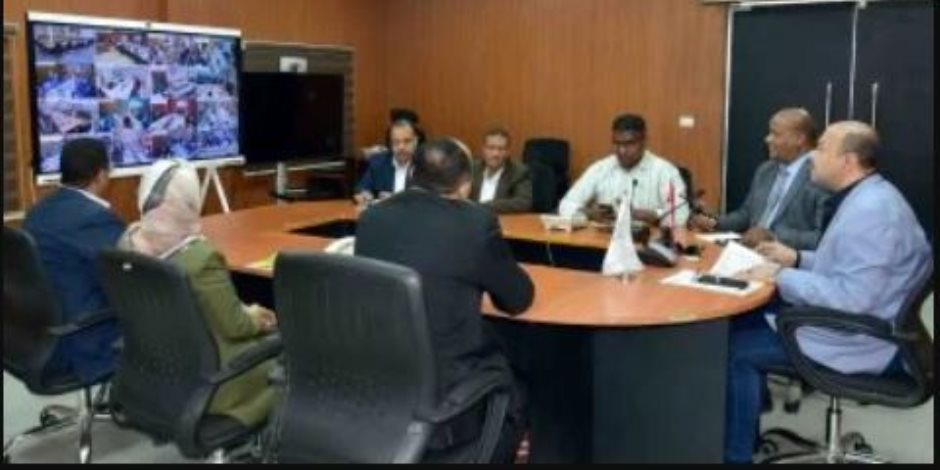 غرفة عمليات ديوان محافظة الأقصر تتابع انتظام التصويت فى لجان المدن والقرى