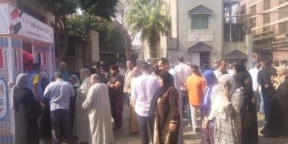 ازدحام كبير أمام لجان الانتخابات في الحوامدية.. صور