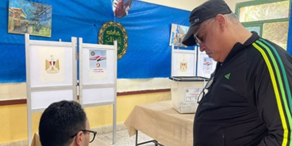 الفنان تامر عبد المنعم يدلى بصوته فى انتخابات مجلس النواب 2025.. صور