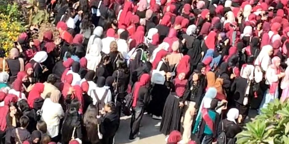 حشود وإقبال كثيف على التصويت بمركز وبندر سوهاج وجزيرة شندويل 