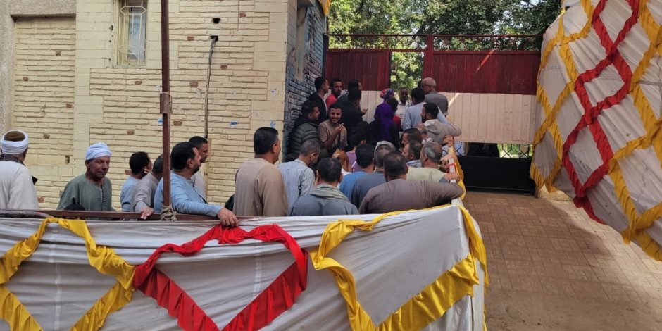 استمرار توافد الناخبين على اللجان في المنيا للتصويت في انتخابات مجلس النواب 