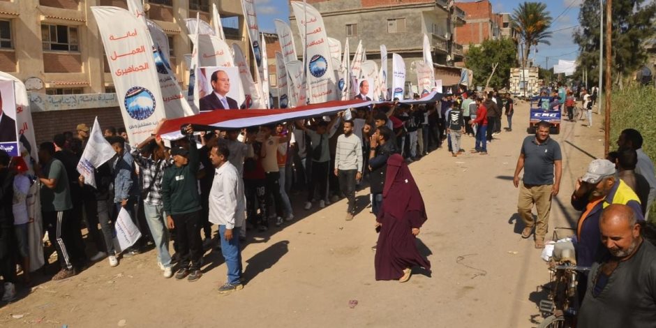 بهتافات «تحيا مصر».. كبار السن يشاركون بكثافة أمام اللجان الانتخابية في الإسكندرية 