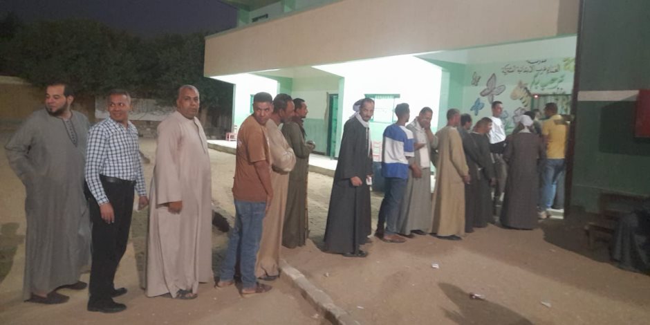توافد للناخبين على اللجنة الانتخابية لقرية بانوب ظهر الجمل وقرية المحمودية فى أسيوط 