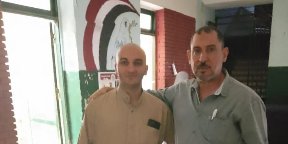 توافد المواطنين على لجان الوراق بانتخابات مجلس النواب.. صور