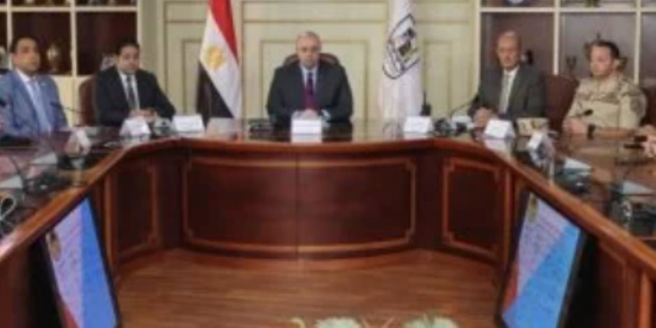 محافظ بنى سويف يتابع فتح لجان التصويت فى اليوم الثانى لانتخابات النواب