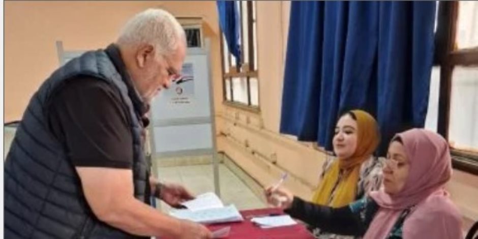 كبار السن يصوتون فى انتخابات مجلس النواب 2025 بالدقى.. صور