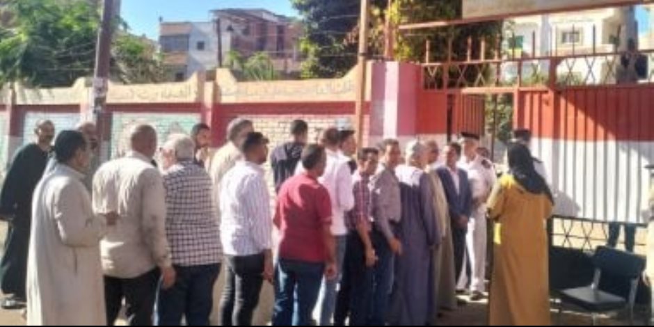 انتظام التصويت الناخبون بلجان دائرة كوم حمادة فى البحيرة