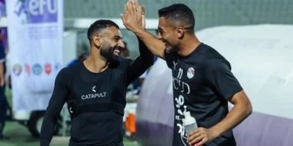 فى معسكر منتخب مصر بالإمارات .. محمد صلاح يشعل الأجواء بابتسامة ووصلة هزار .. صور