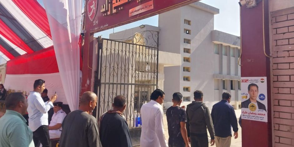 طوابير من الناخبيين أمام اللجان بمدينة الشيخ زايد محافظة الجيزة