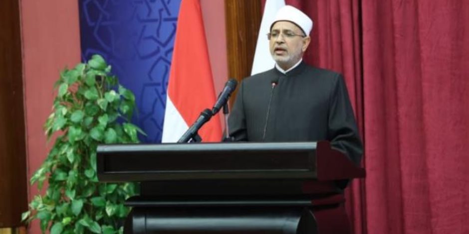 رئيس جامعة الأزهر للطلاب الوافدين: طلب العلم مسيرة مستمرة من المهد إلى اللحد