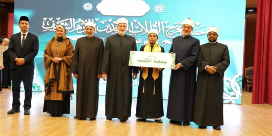 5 وصايا من مفتي الجمهورية للطلاب الوافدين في حفل تخرجهم