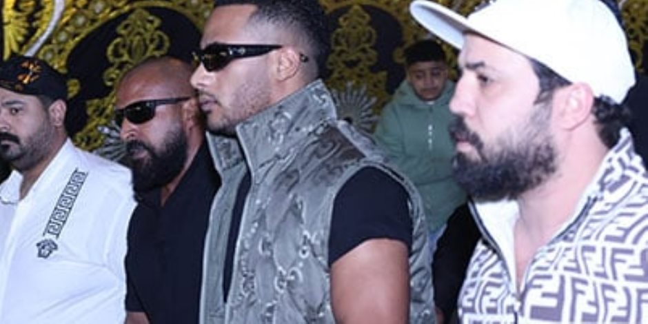 محمد رمضان يقدم واجب العزاء فى إسماعيل الليثى.. صور