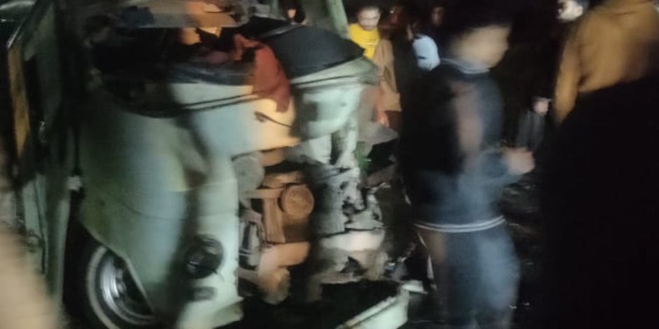 مصرع شخصين وإصابة 9 فى تصادم سيارتين ميكروباص بكفر الشيخ.. صور