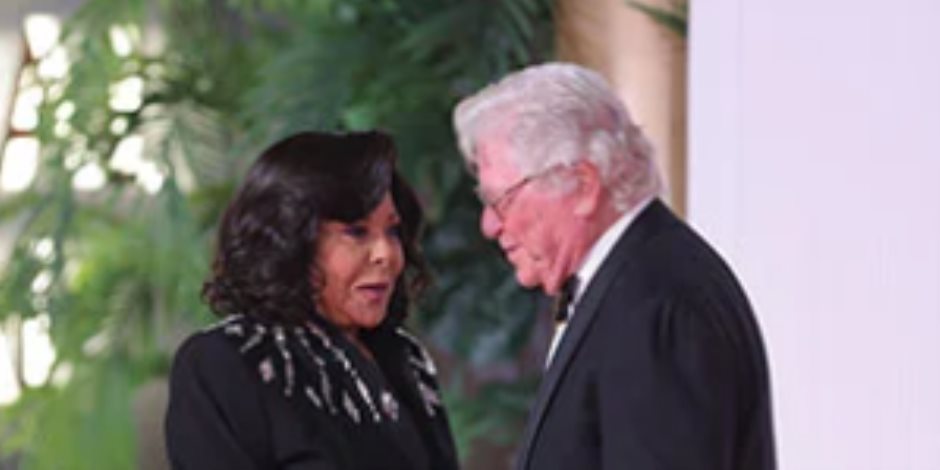 وزير الثقافة وحسين فهمى على ريد كاربت حفل افتتاح مهرجان القاهرة