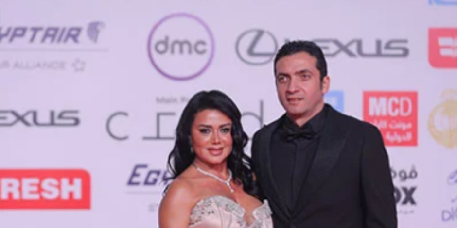 صابرين تتالق وحضور رانيا يوسف وزوجها افتتاح مهرجان القاهرة السينمائى