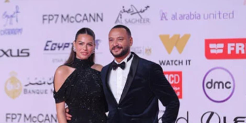  في دورته الـ 46.. رومانسية هنادى مهنا وأحمد خالد صالح بافتتاح مهرجان القاهرة تنفى شائعة الانفصال 