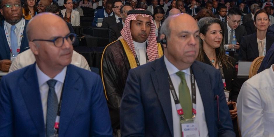 وزير الطيران: يؤكد أهمية تبادل الخبرات في مجالات الاستدامة والتدريب وإدارة السلامة وأمن الطيران 