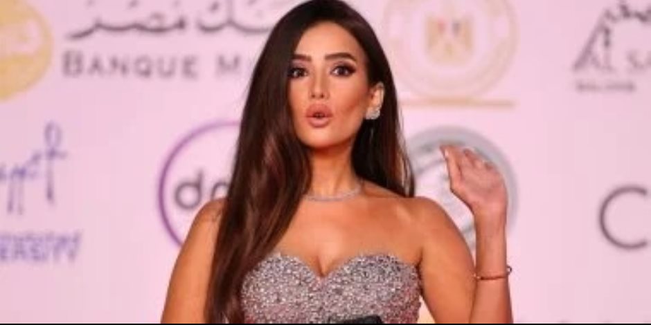 بعد غياب 9 سنوات .. زينة تتألق فى افتتاح مهرجان القاهرة السينمائى