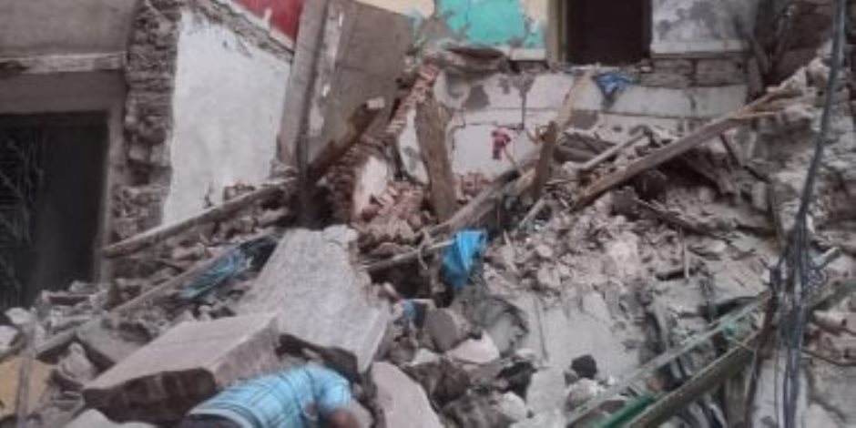 مصرع طفلتين فى انهيار منزل من الطوب اللبن بقنا