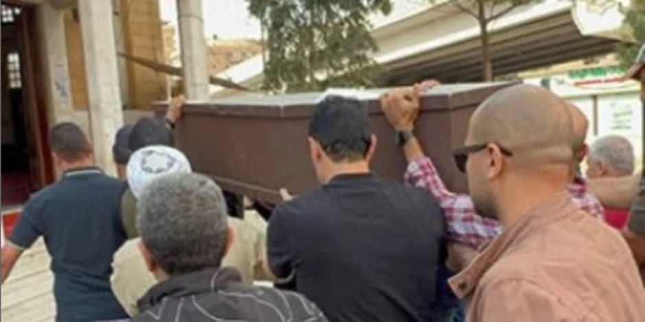 نجوم الزمالك يتلقون واجب العزاء فى محمد صبري على المقابر