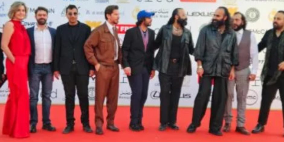 أبطال الفيلم الفلسطينى كان ياما كان فى غزة يحتفلون بعرضه فى مهرجان القاهرة