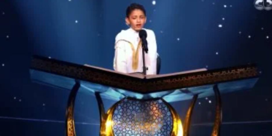 وزير الأوقاف يعلن رعاية الطفل عمر على المتسابق فى برنامج دولة التلاوة