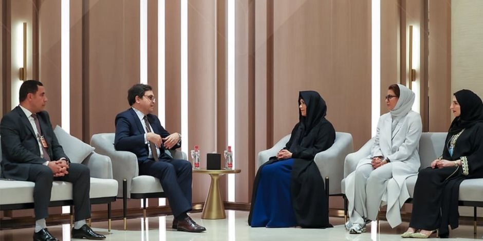 وزير الثقافة يلتقي الشيخة لطيفة بنت محمد بن راشد آل مكتوم رئيس هيئة الثقافة والفنون بدبي لبحث التعاون الثقافي وتبادل الخبرات في مجال المتاحف