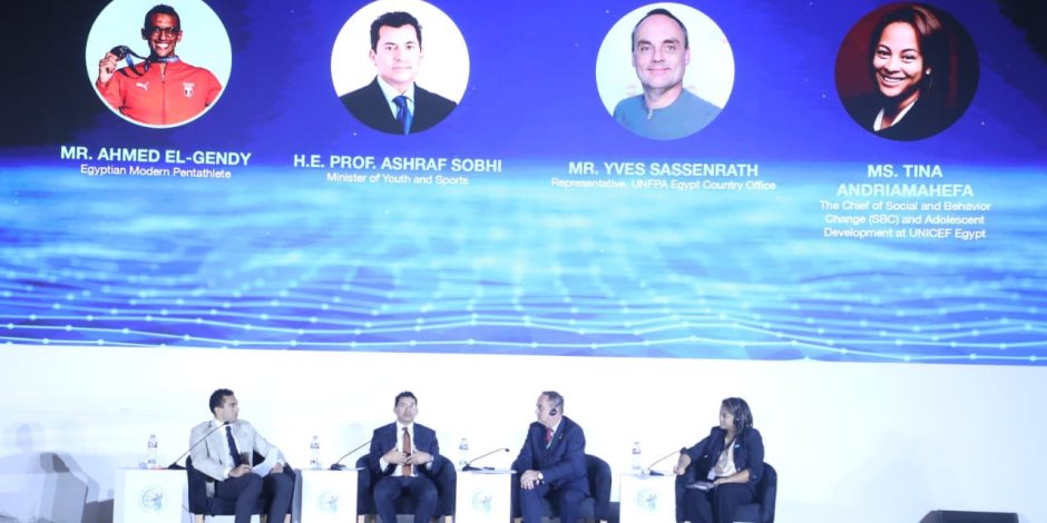 وزير الصحة يشهد جلسة بعنوان «دور الثقافة والرياضة في بناء الهوية الوطنية» بمشاركة وزير الشباب والرياضة