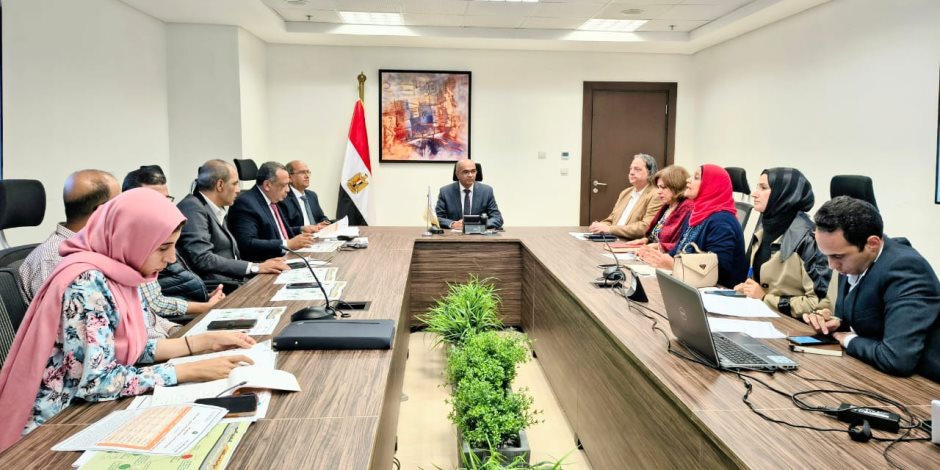 نائب وزير الإسكان يتابع موقف مشروعات برنامج خدمات الصرف الصحى المستدامة فى المناطق الريفية بالشرقية