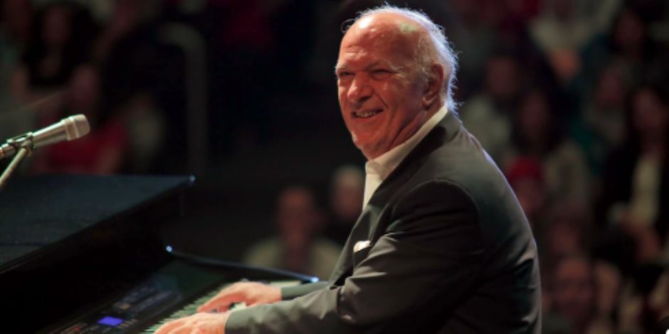 نقيب الموسيقيين مصطفى كامل: عمر خيرت مصاب بنزلة شعبية وحالته مطمئنة