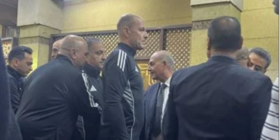 توروب مدرب الأهلى يقدم واجب العزاء في محمد صبرى نجم الزمالك الراحل